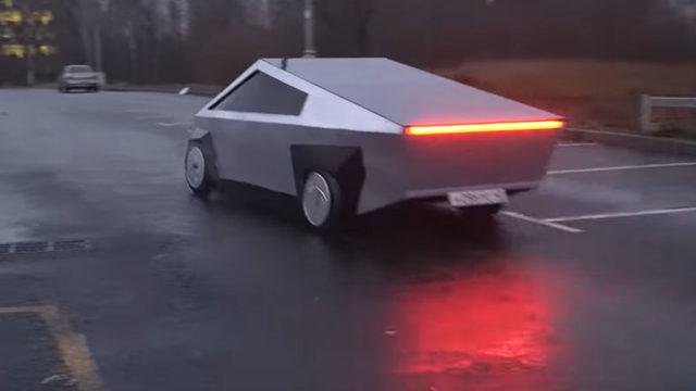 Rus YouTuberlar, Bir Lada Modelini Tesla Cybertruck’a Çevirdi (Video)