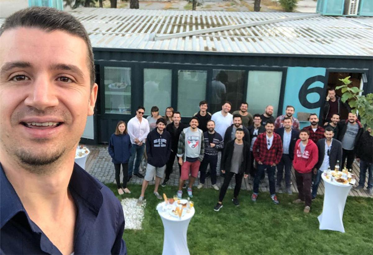 Webrazzi Ödülleri’ne ‘Yılın Girişimcisi’ Dalında Aday Olan Kurucumuz İbrahim Akman ile Bomba Gibi Bir Röportaj