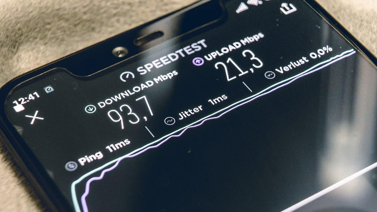 Wi-Fi Tam Çekerken İnternet Neden Yavaşlar? Sorun Nasıl Çözülür?