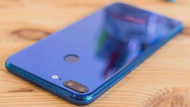 Çinliler Birbirine Girdi: Redmi ve Honor’un Savaşı Başladı