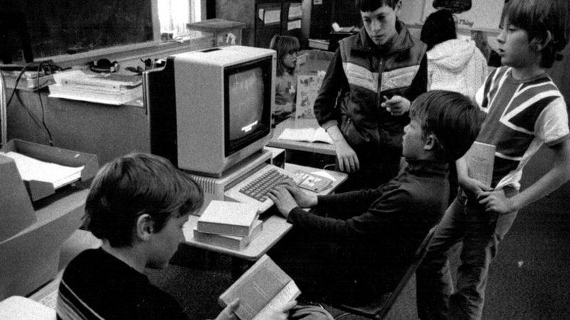 Bir Adam, Evinin Çatı Katında 30 Yıllık Apple Ürünü Buldu (Üstelik Çalışıyor)