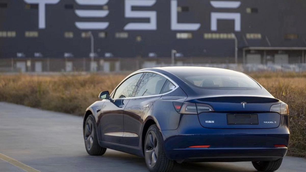 Tesla, Çin’deki Gigafactory 3’te Üretilen İlk Otomobilleri Teslim Etti
