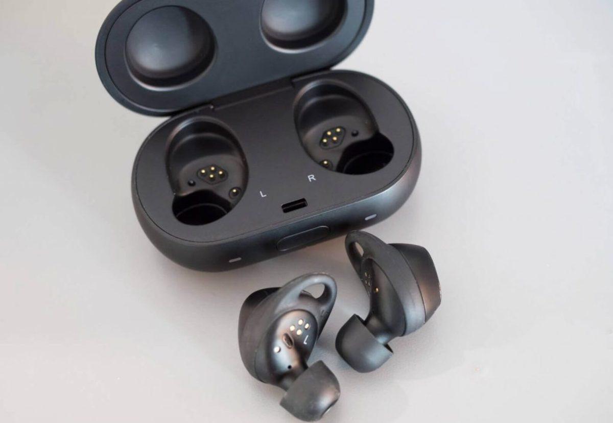 Samsung’un Kablosuz Güç Paylaşımı Olan Yeni Kablosuz Kulaklıkları Galaxy Buds Tanıtıldı