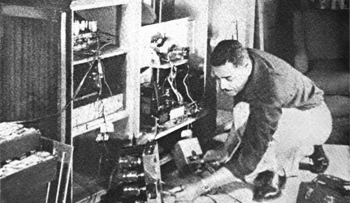 Bir Astrofizikçi, Zaman Makinesi Yapmanın Yolunu Bulduğunu Açıkladı