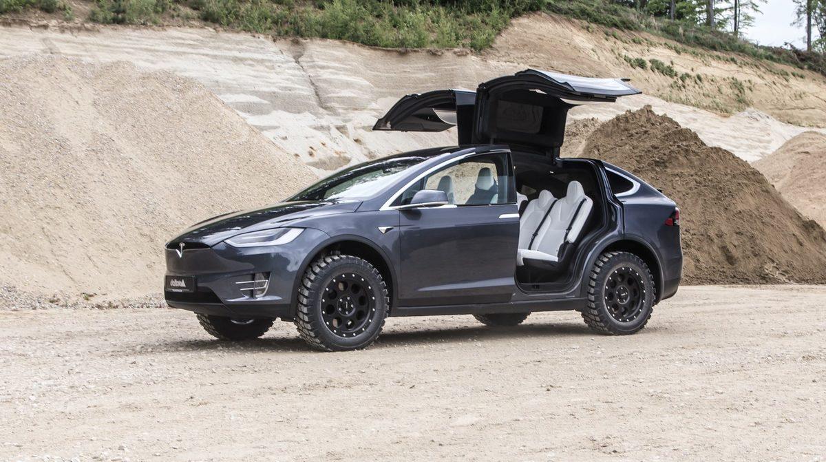 Tesla Model X, Sahip Olduğu Acil Fren Sistemiyle Bir Kazayı Daha Önledi