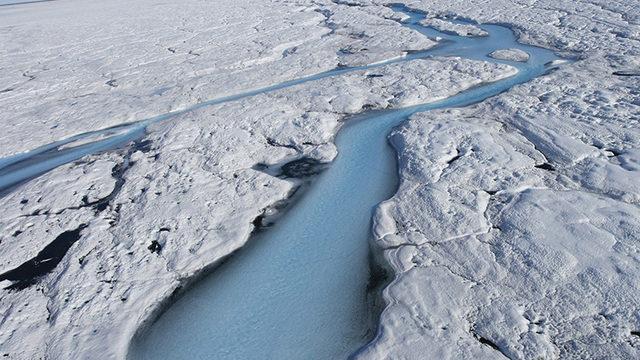 Bilim İnsanları, Buzulları Kurtarmak İçin Gezegeni Soğutmayı Öneriyor