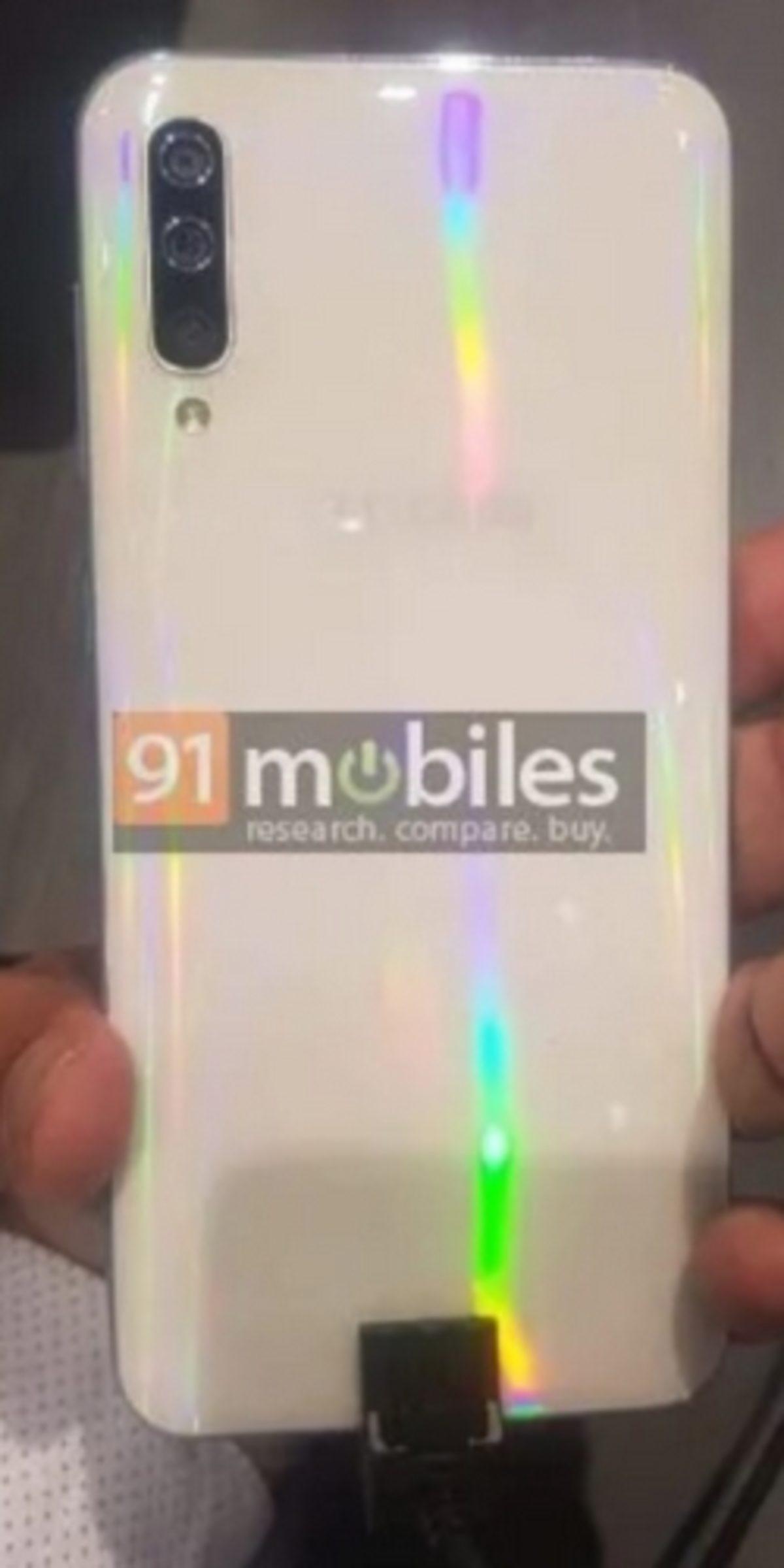 Infinity-U Ekranlı Samsung Galaxy A50 ve A30’dan Yeni Görüntüler Geldi