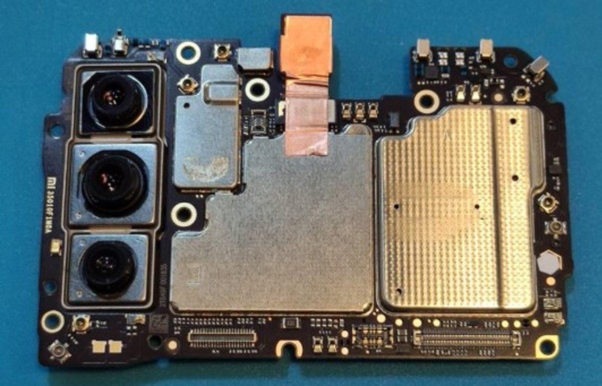 Bugün Global Lansmanı Yapılan Xiaomi Mi 9, Parçalarına Ayrıldı