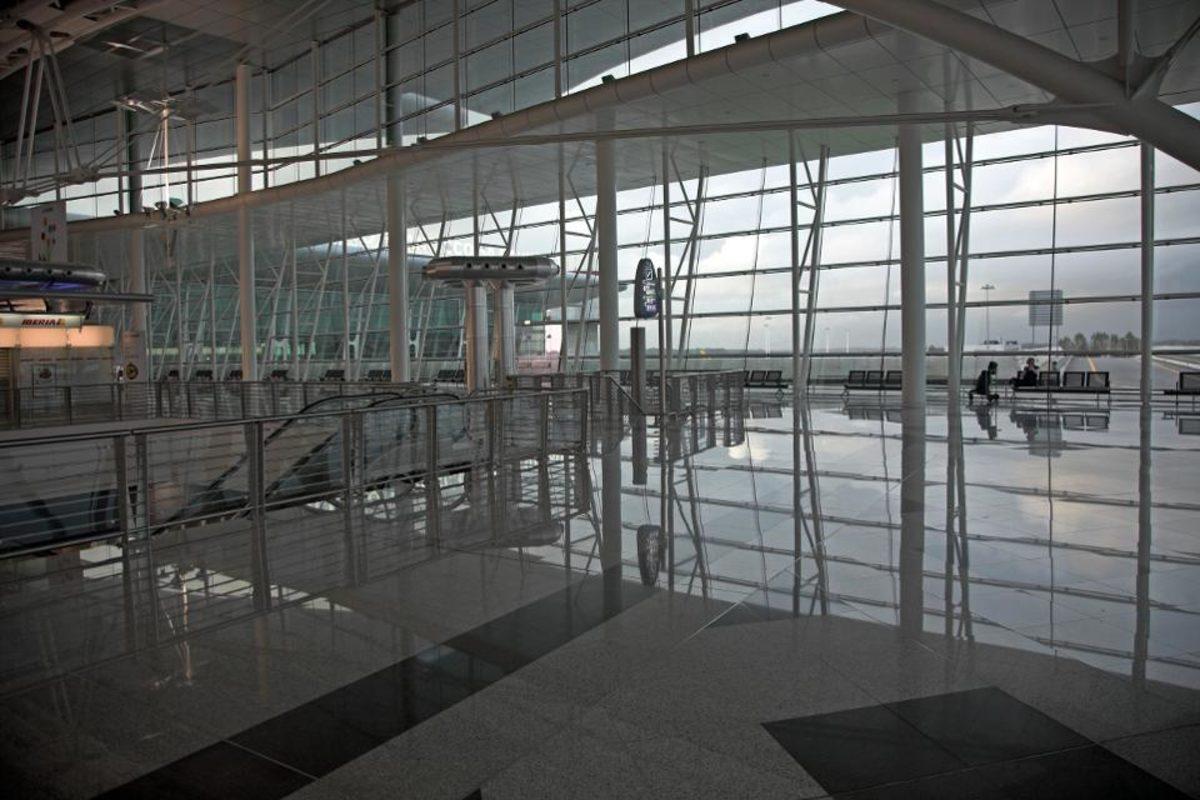 Ziyaretçilerin Tatillerini Burunlarından Getiren Dünyanın En Kötü 10 Havalimanı