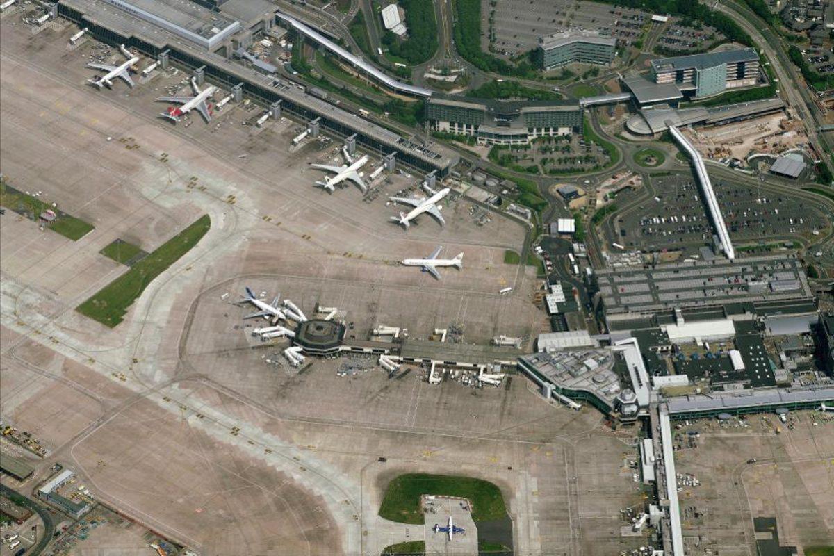 Ziyaretçilerin Tatillerini Burunlarından Getiren Dünyanın En Kötü 10 Havalimanı