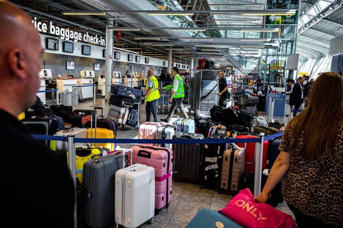 Ziyaretçilerin Tatillerini Burunlarından Getiren Dünyanın En Kötü 10 Havalimanı