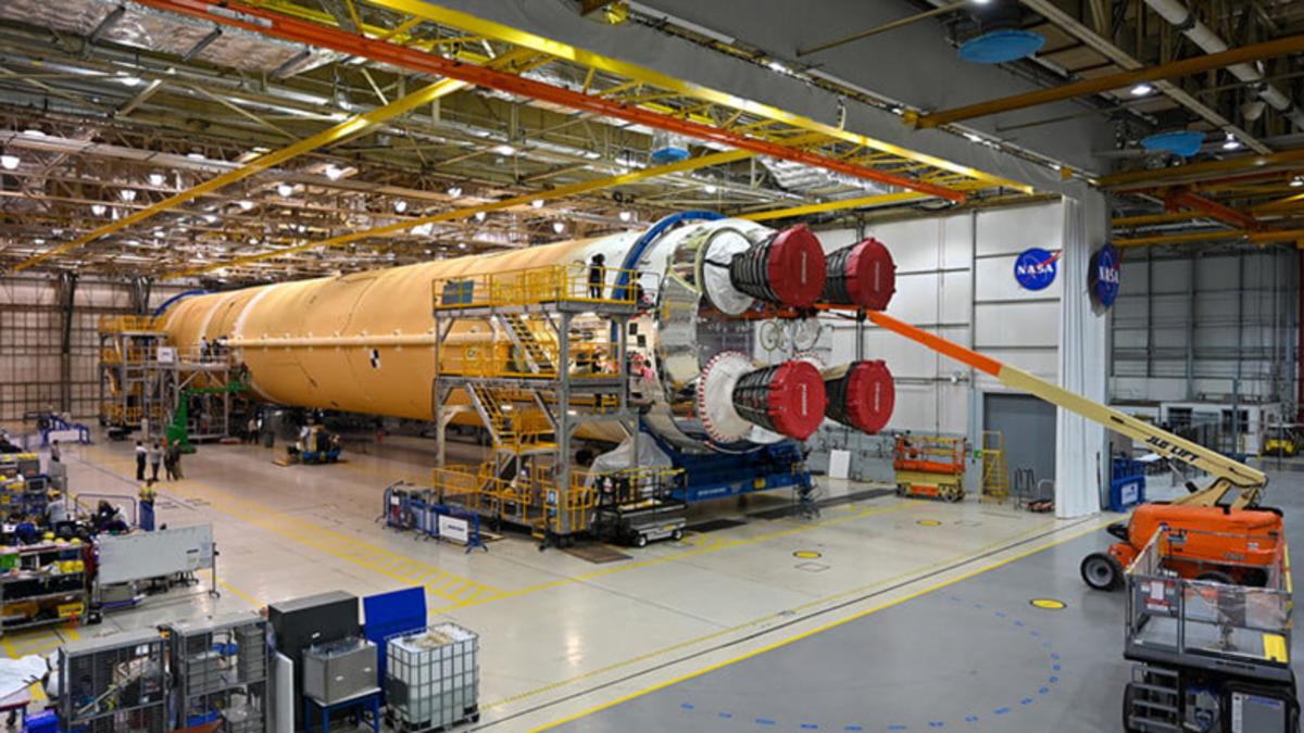 NASA, Space Launch System (SLS) Roketinin Testlere Hazır Olduğunu Duyurdu