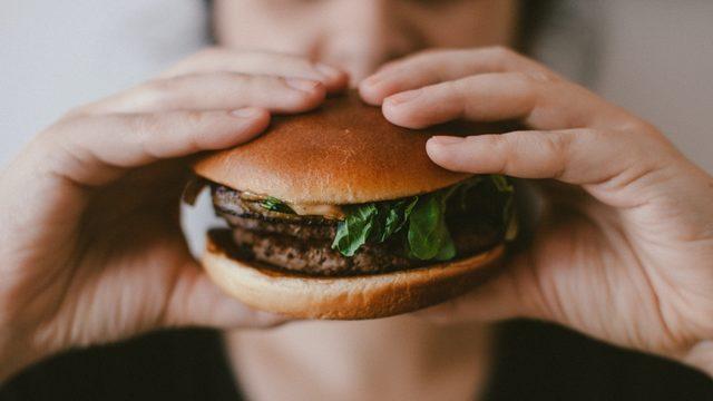 20 Yıl Önce Satın Alınan McDonald’s Hamburgeri, Paketinden Bozulmadan Çıktı