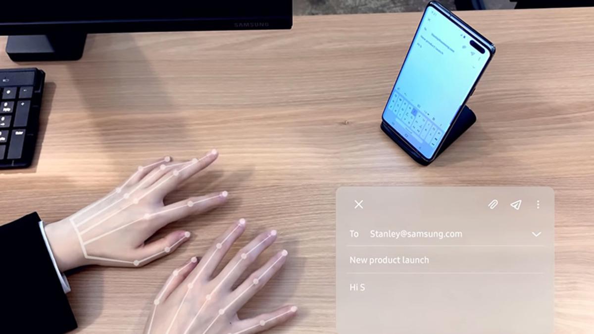 Samsung’un Görünmez Klavyesi Selfie Type’ın Nasıl Çalıştığını Gösteren Video