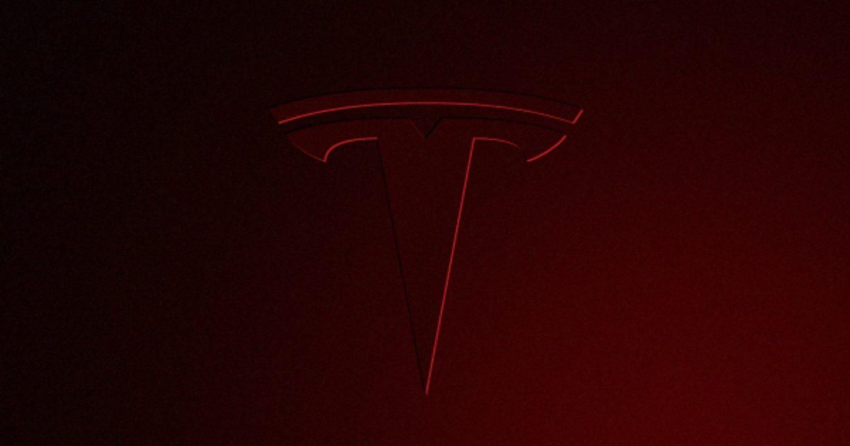 Kaza Sonrası Alev Alan Tesla’nın Bozulan Kapı Kolları, Sürücüyü İçeri Kilitledi