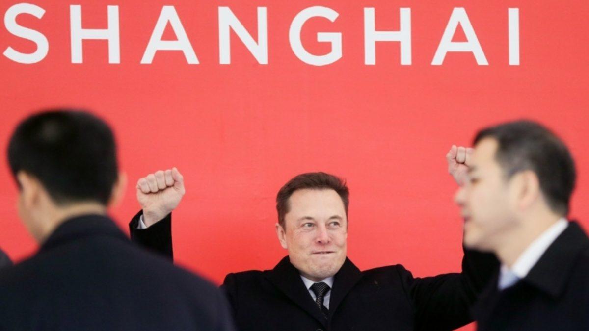 Elon Musk’ın Garip Dansıyla Kırmaktan Geçirdiği Açılış Konuşması