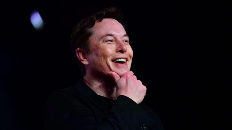 Elon Musk’ın Garip Dansıyla Kırmaktan Geçirdiği Açılış Konuşması
