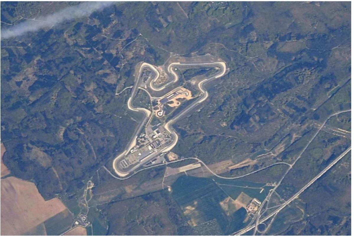 Uzaydan Dünya’daki Yarış Pistlerinin Fotoğrafını Çeken Araba Tutkunu Astronot