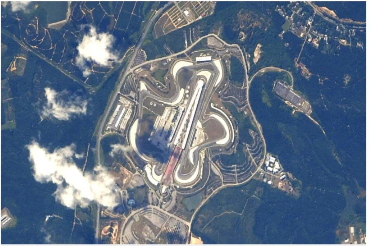 Uzaydan Dünya’daki Yarış Pistlerinin Fotoğrafını Çeken Araba Tutkunu Astronot