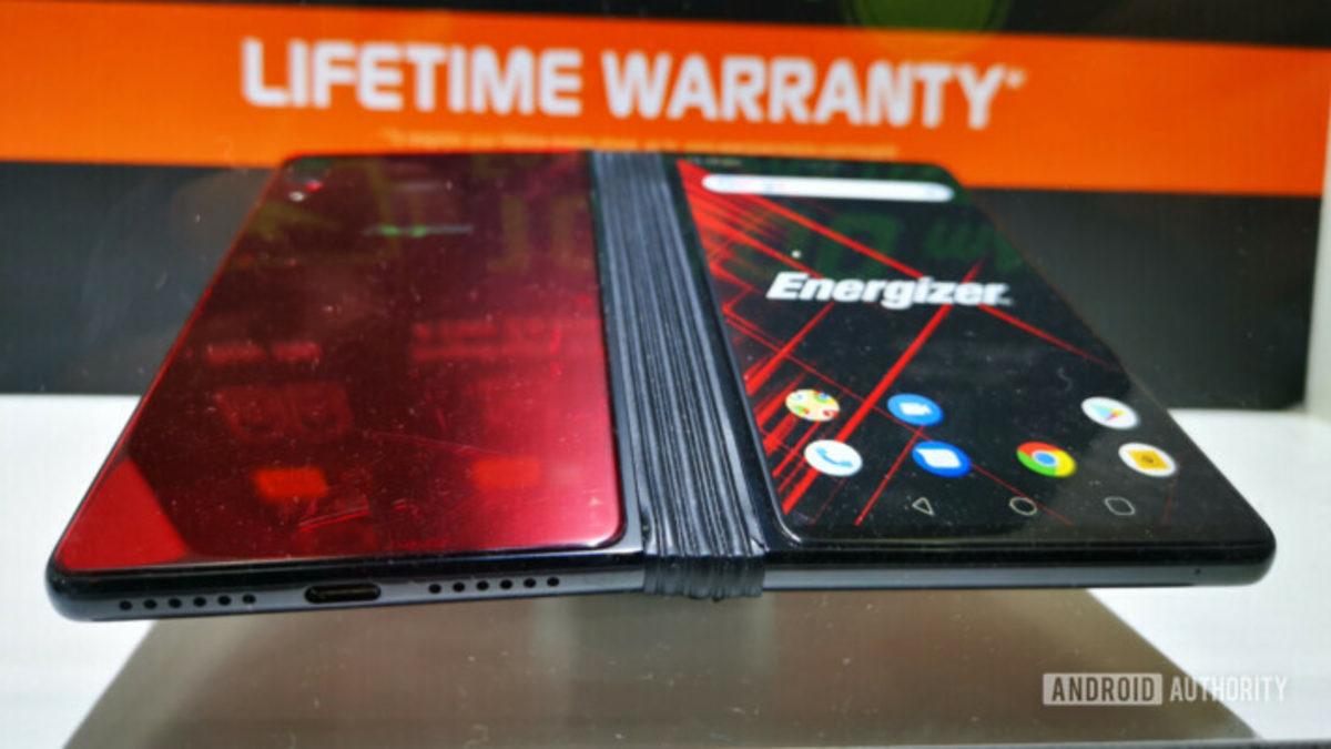 Energizer, 5G Bağlantıyı Destekleyen Katlanabilir Telefonu Power Max P8100S’i Tanıttı