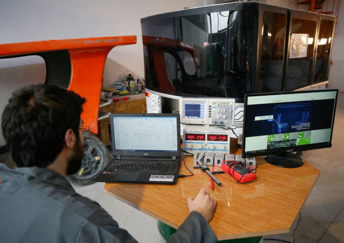 İki Türk Firması, Yerli Elektrikli ve Sürücüsüz Araç Geliştirdi