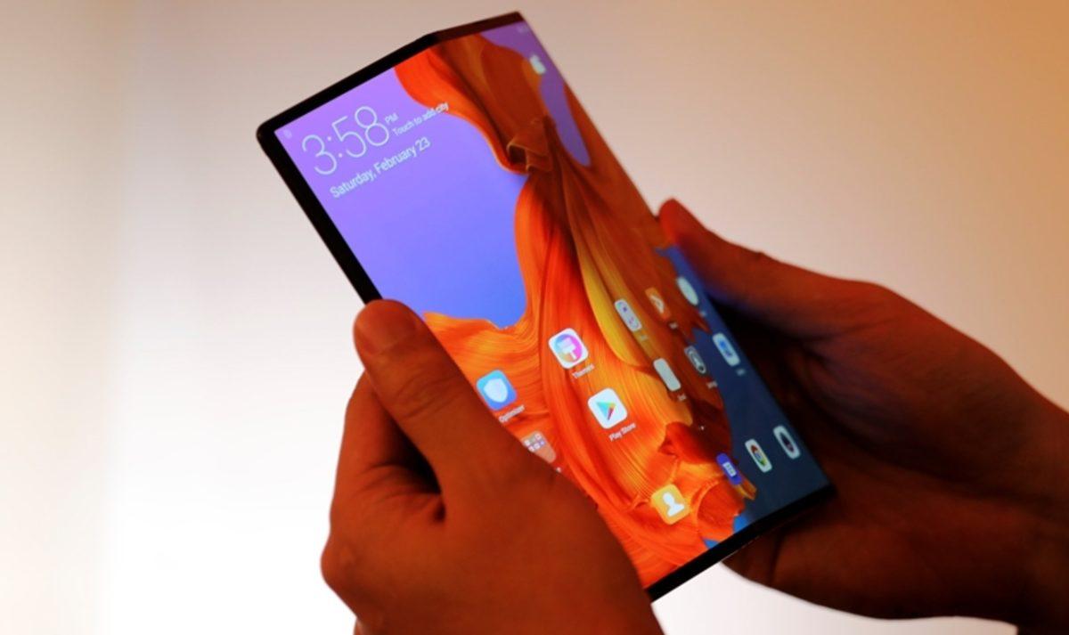 Huawei CEO’su, Mate X’ten Önce 3 Katlanabilir Telefon Projesini İptal Ettiklerini Açıkladı