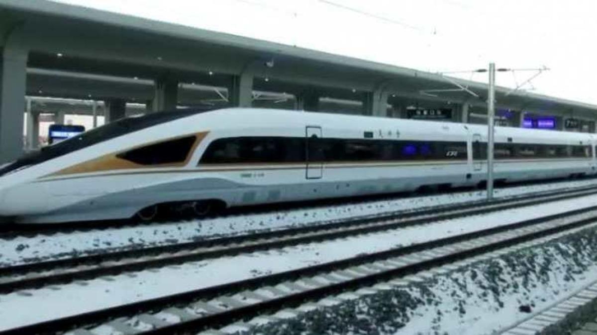 Dünyanın Saatte 350 Kilometre Hızla Gidebilen İlk Sürücüsüz Treni Hizmete Girdi