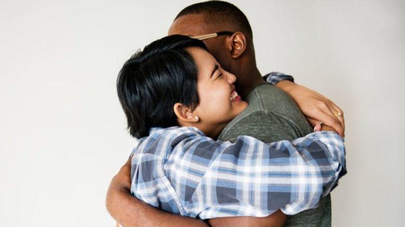 Bilim İnsanlarına Göre Sarılmanın Sağlığa 12 Faydası