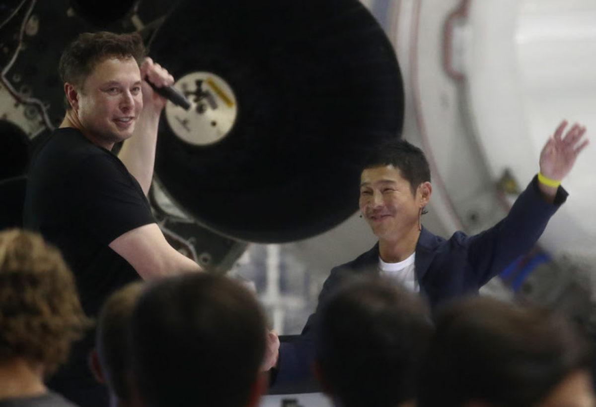 Elon Musk’ın Ay’a Göndereceği Japon Milyarder, Twitter Takipçilerine Para Dağıtacak