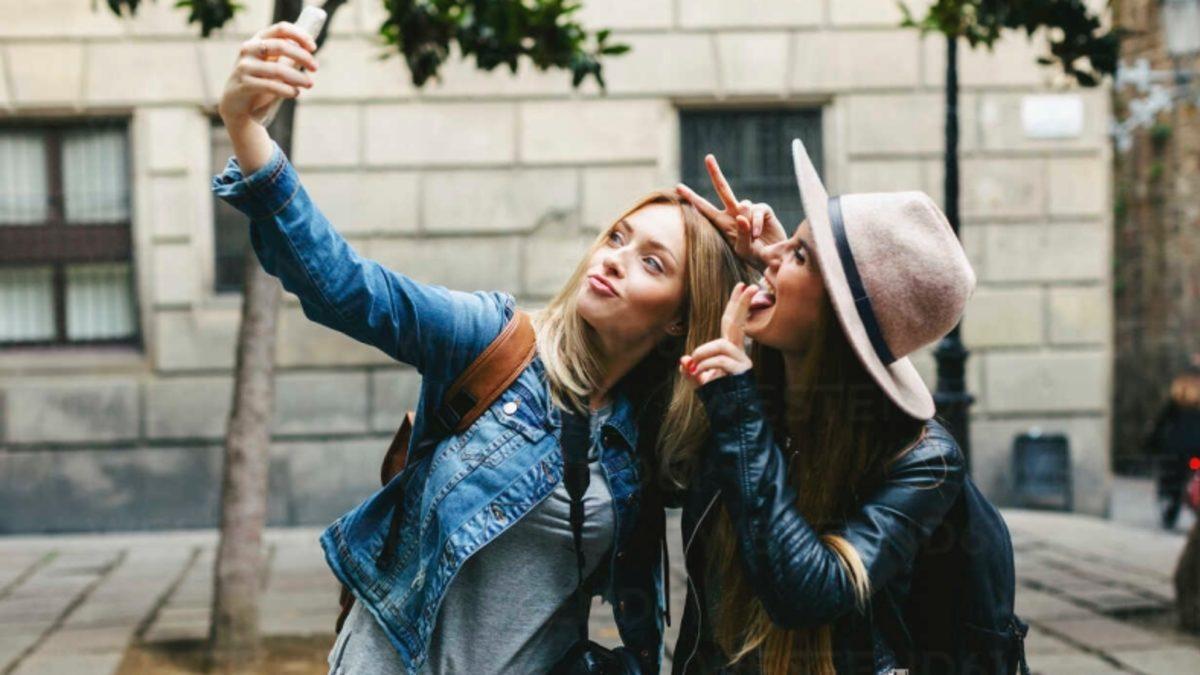 Çok Sayıda Selfie Çekmek, Kadınlarda Depresyon Belirtisi Olabilir