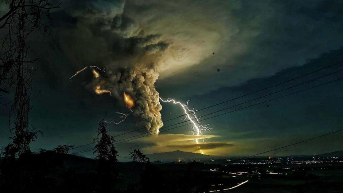 Taal Yanardağı Patlaması Neden Bu Kadar Çok Yıldırım Oluşturdu?