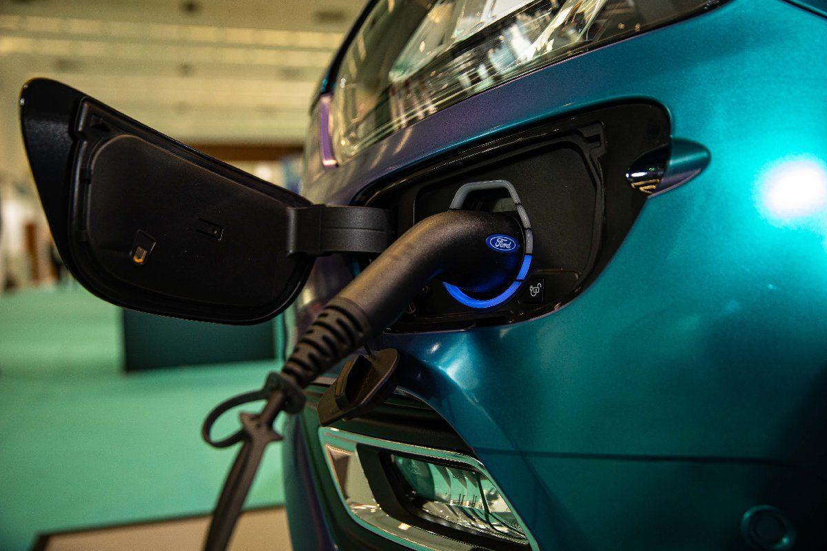 Ford, Türkiye’de Üretilen İlk Hibrit Otomobilini Tanıttı