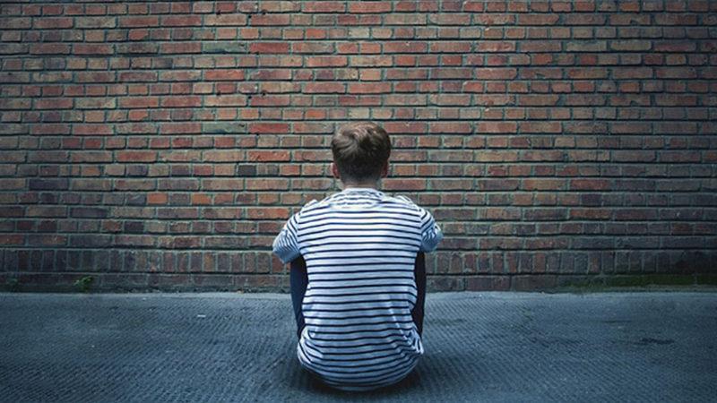 Neden Bazen Çaresiz Hisseder ve Pes Ederiz? (Seligman Deneyi)