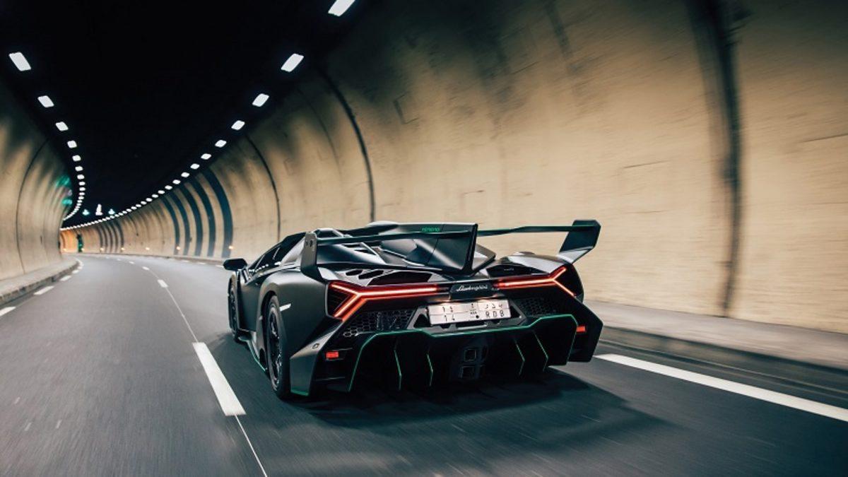Sadece 9 Adet Üretilen 2015 Lamborghini Veneno Roadster, Açık Artırmaya Çıkacak