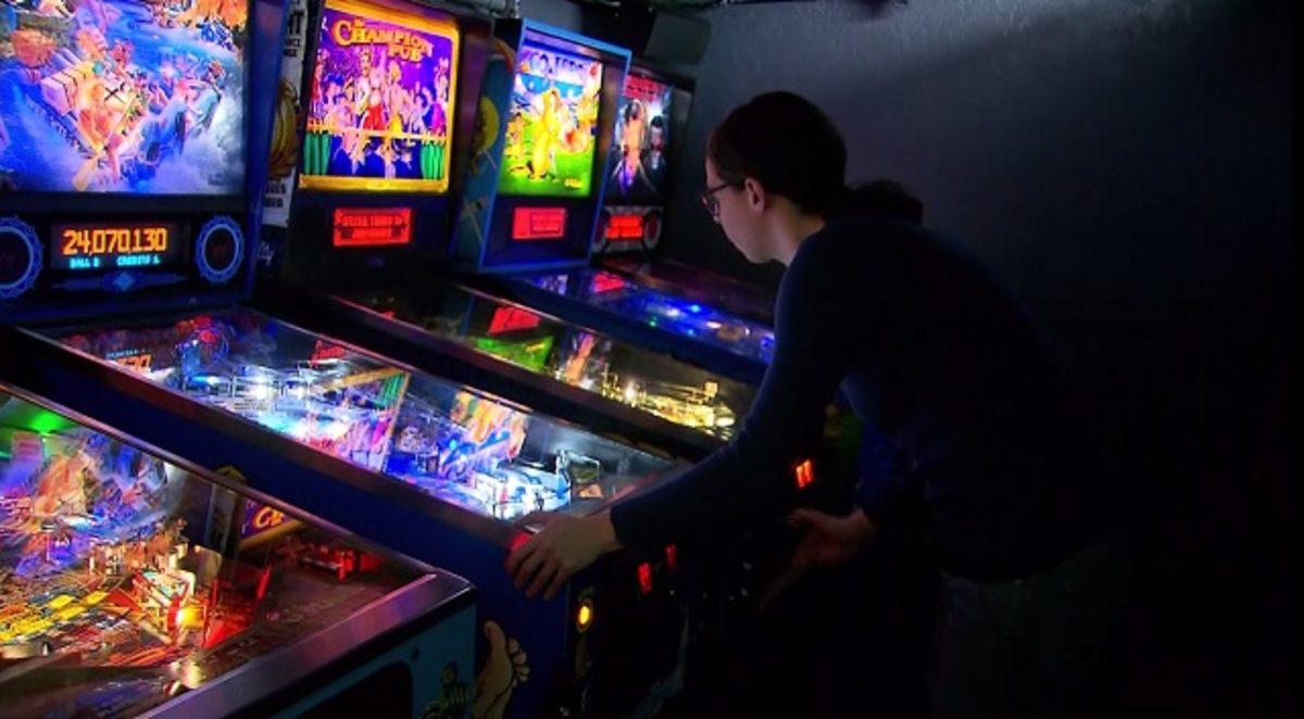 Pinball Oyununda Dünyanın 1 Numarası Olan Kadınla Tanışın