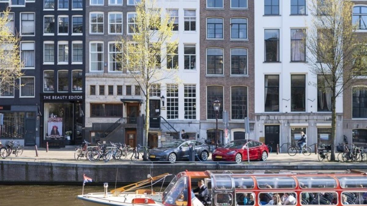 Tarihçiler, Amsterdam’ın Kanal Evlerinin Sırrını Açıkladı