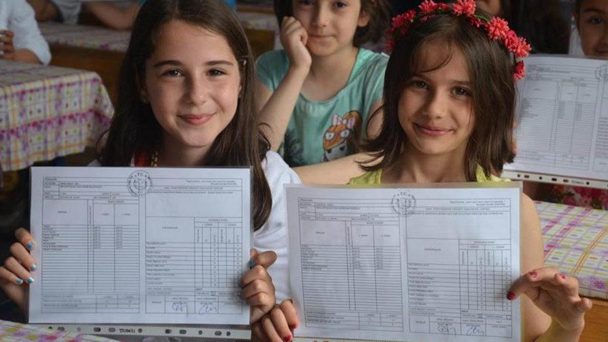 Çocuklarının Karnesini Sosyal Medyada Paylaşan Velilere Önemli Uyarı