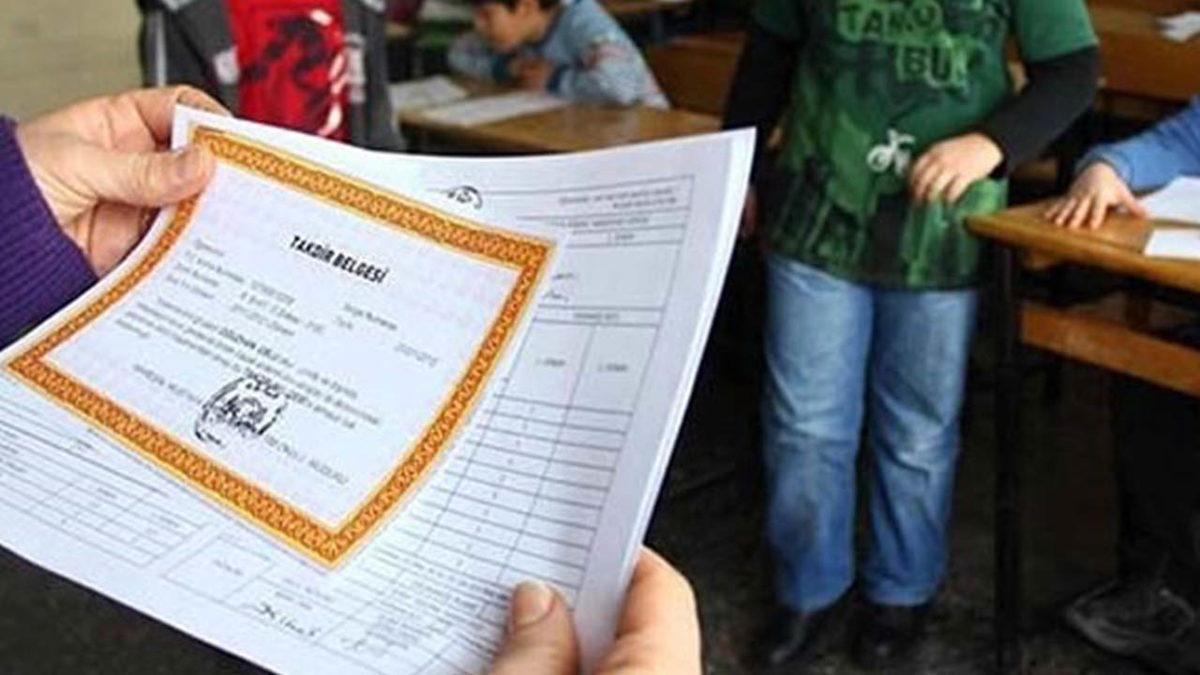 Çocuklarının Karnesini Sosyal Medyada Paylaşan Velilere Önemli Uyarı