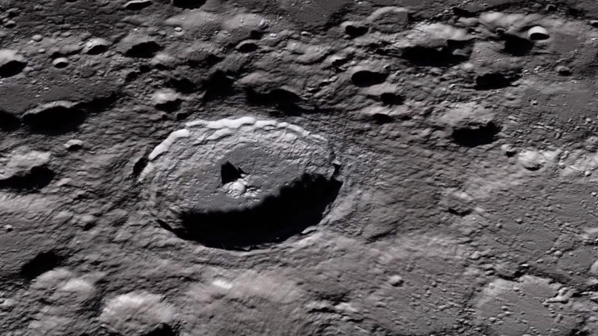 Bilim İnsanları, Ay Yüzeyinde Hareket Halinde Su Buldu