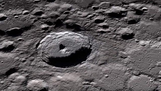 Bilim İnsanları, Ay Yüzeyinde Hareket Halinde Su Buldu