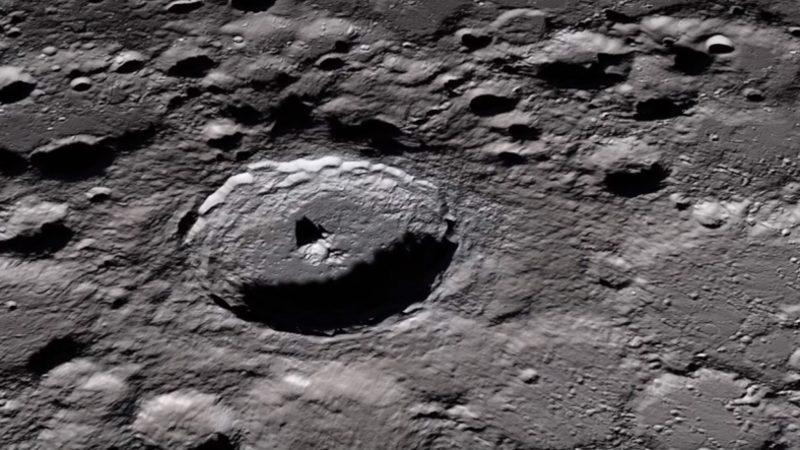 Bilim İnsanları, Ay Yüzeyinde Hareket Halinde Su Buldu