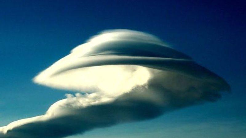 Fuji Dağı’nın Tepesindeki Garip Bulutun UFO Olduğu İddia Edildi