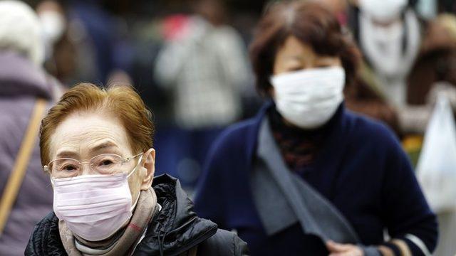 Çinli Uçak Yolcularının Wuhan Virüsüne Karşı Taramadan Geçirildiği Ürkütücü Video