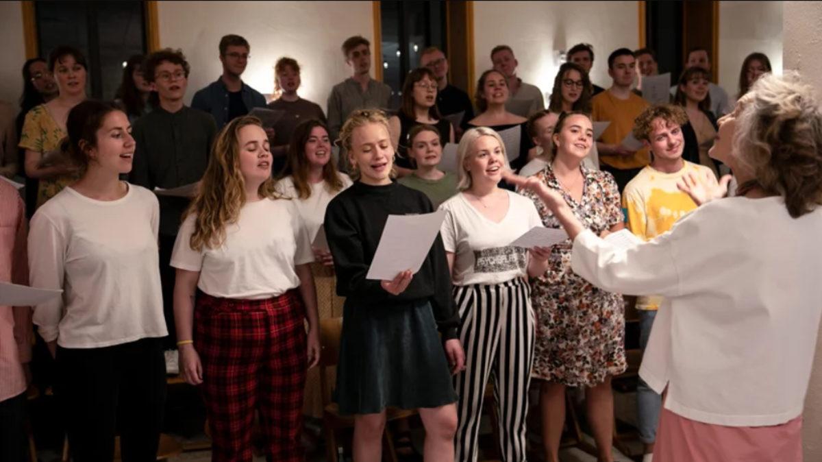 Björk ve Microsoft, Hava Durumuna Uygun Besteler Yapan Yapay Zekâ İçin Bir Araya Geldi