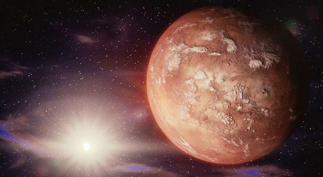 Bilim İnsanlarından Mars’ın Uydusunda İnsanlı Üs Kurma Önerisi Geldi