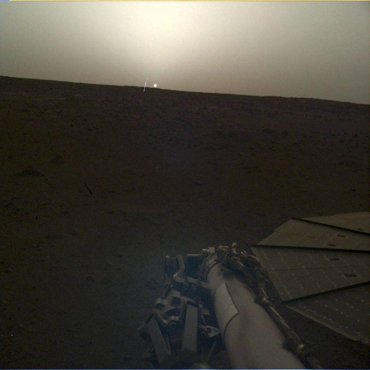 NASA’nın InSight Uzay Aracı, Mars’ta Gün Batımını Fotoğrafladı