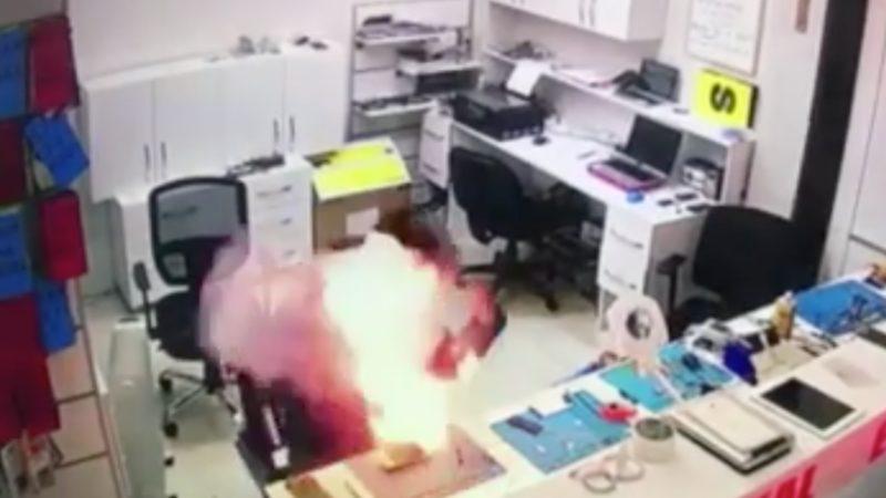 Kocaeli’de Bir Batarya, Telefon Tamircisinin Yüzüne Patladı (Video)