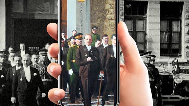 Atatürk’ü Sanki Yanınızdaymış Gibi Hissettirecek, Artırılmış Gerçeklik Teknolojili Kartlar