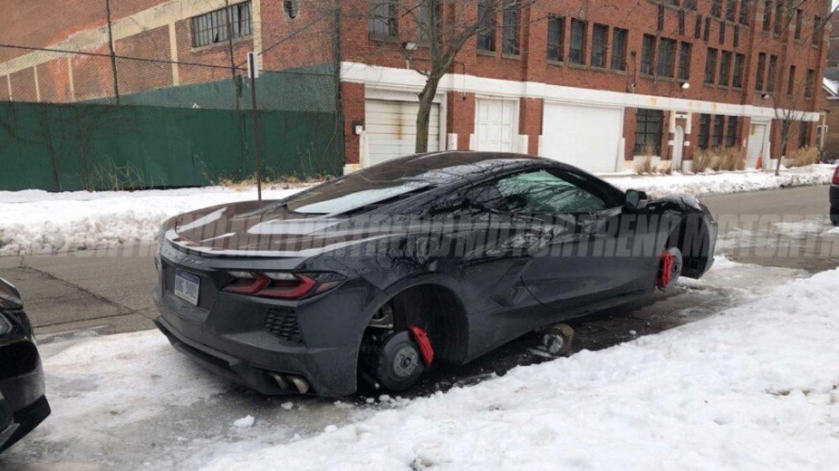 2020 Chevrolet Corvette C8, Tekerleri Çalınmış Halde Bulundu (Video)