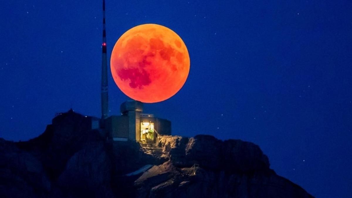 Süper Ay Sırasında Dünyanın Farklı Bölgelerinde Çekilmiş Muhteşem Fotoğraflar